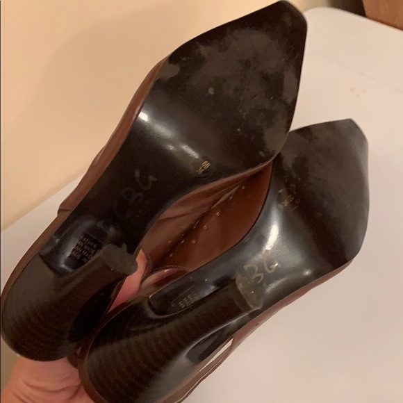 BCBG 💫 brown pointed toe heels - Picture 4 of 5